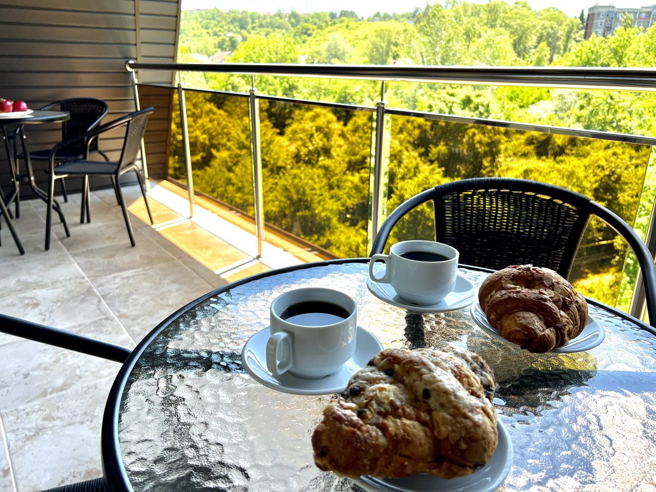 Балкон для уютных вечеров на этаже