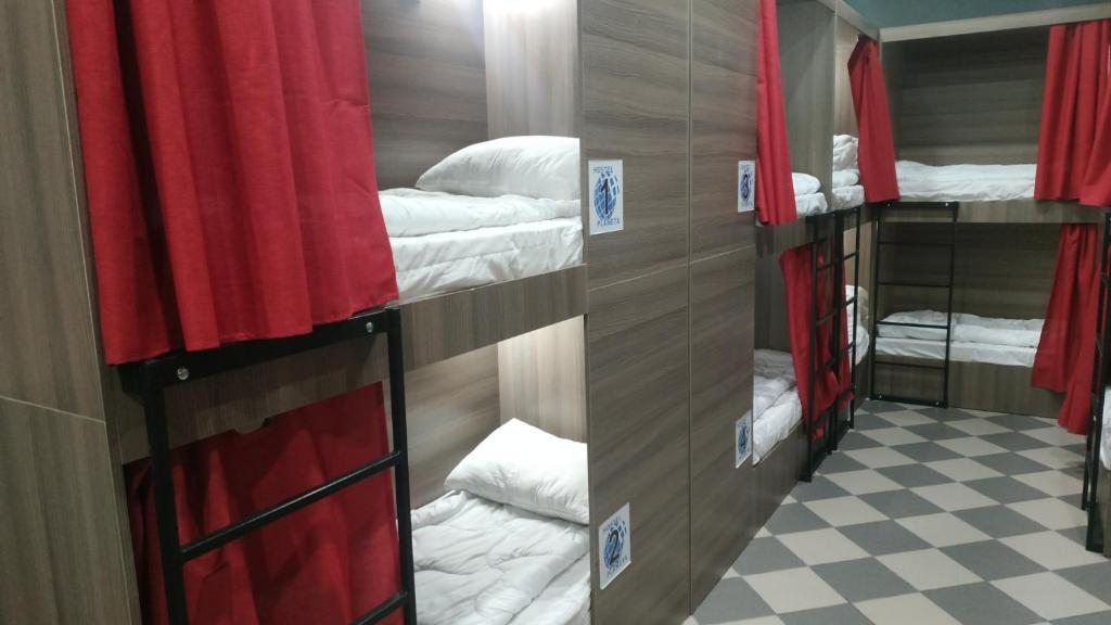 Номер (Спальное место на двухъярусной кровати в общем номере для мужчин) хостела Планета, Новосибирск