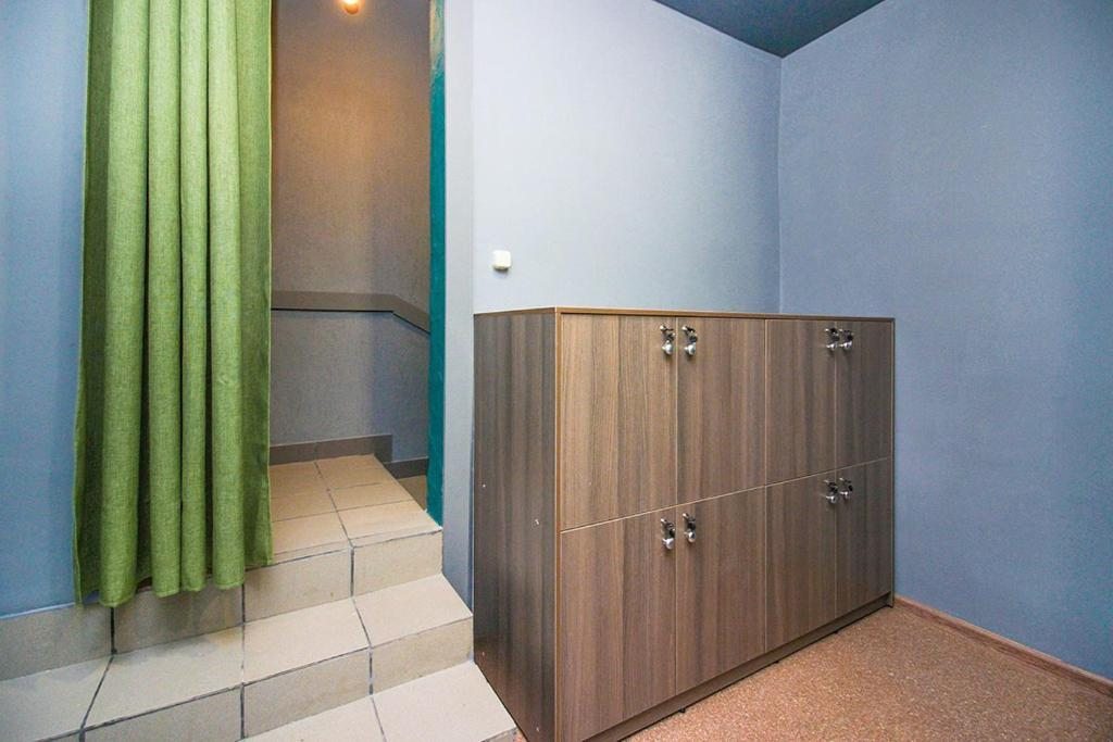 Номер (Спальное место на двухъярусной кровати в общем номере для мужчин и женщин) хостела Планета, Новосибирск