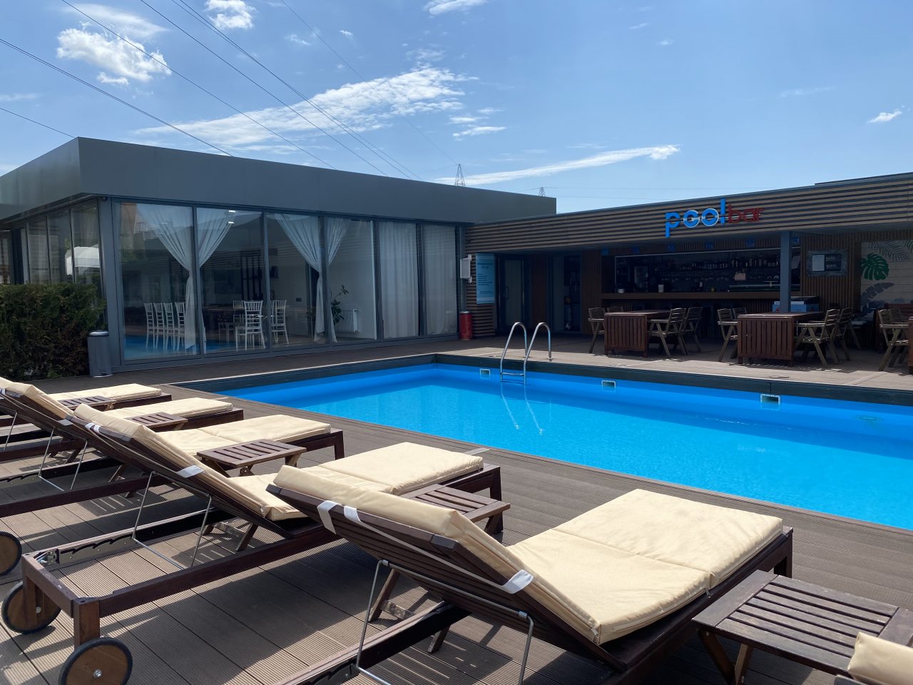 Открытый бассейн с подогревом, Гостиница GOPARK Hotel