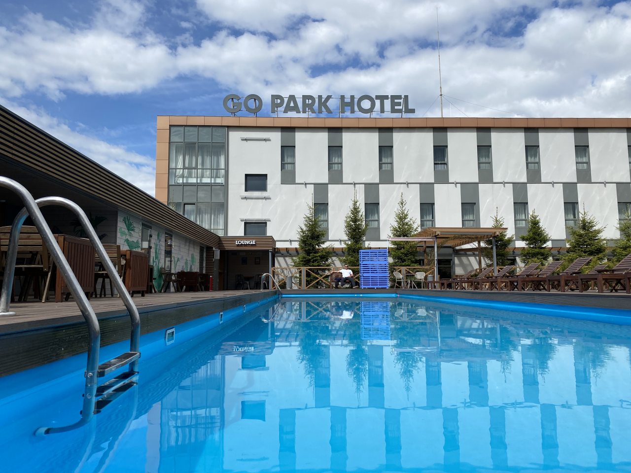 Открытый бассейн с подогревом, Гостиница GOPARK Hotel