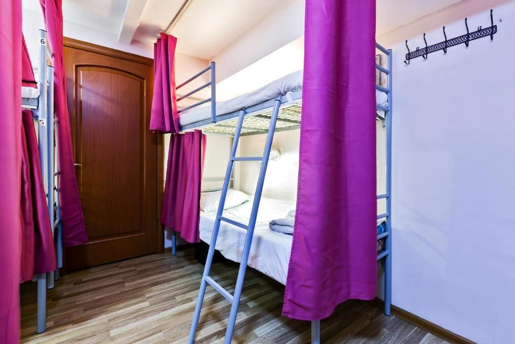 Шестиместный (Спальное место на двухъярусной кровати в общем номере для женщин) хостела Travel, Москва
