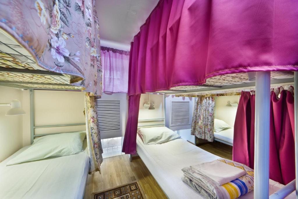 Шестиместный (Кровать в общем 6-местном номере для мужчин и женщин) хостела Travel, Москва