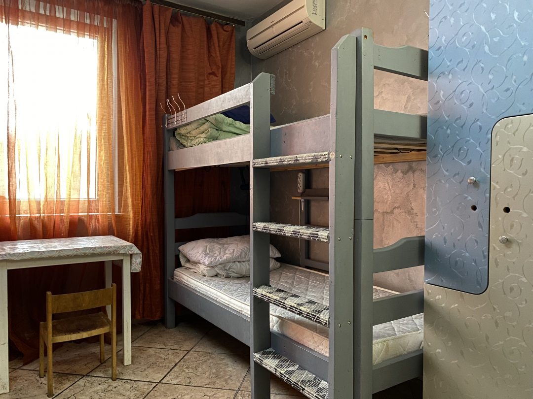 Восьмиместный Мужской (Спальное место на двухъярусной кровати в общем номере для мужчин(8 номер)) хостела Петровский, Москва