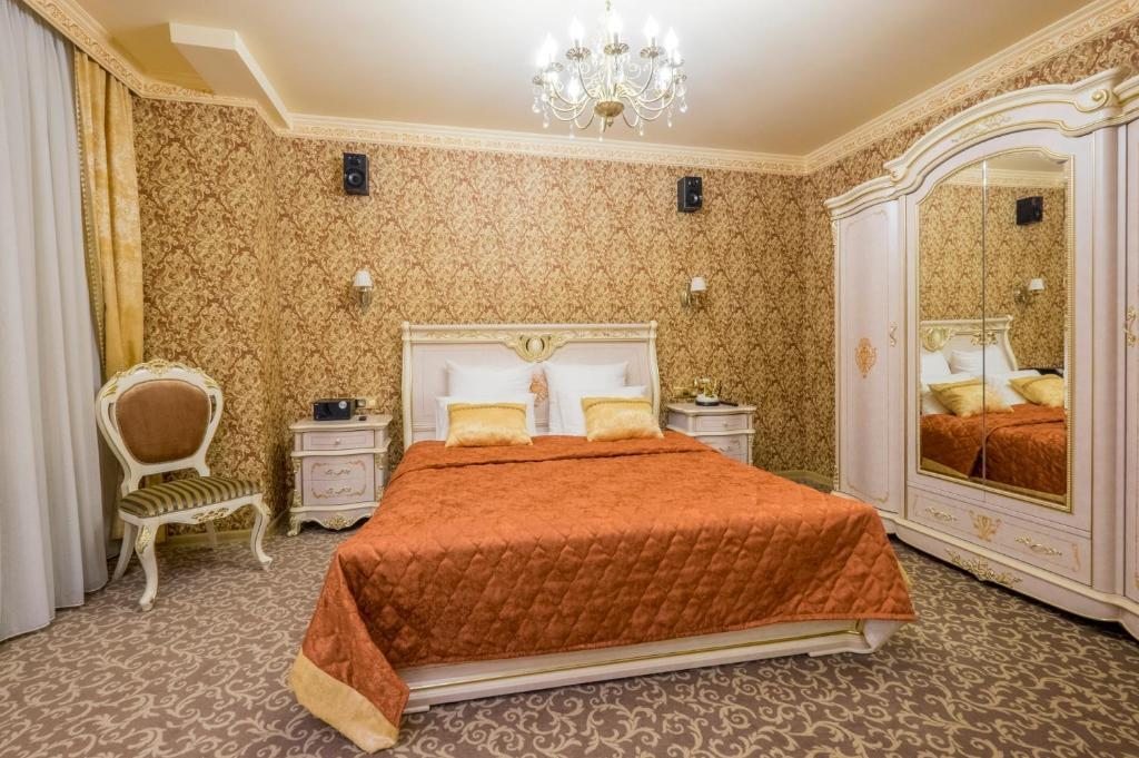 Двухместный (Улучшенный двухместный номер «Роял – Москва» с 1 кроватью) отеля CRAZY, Москва