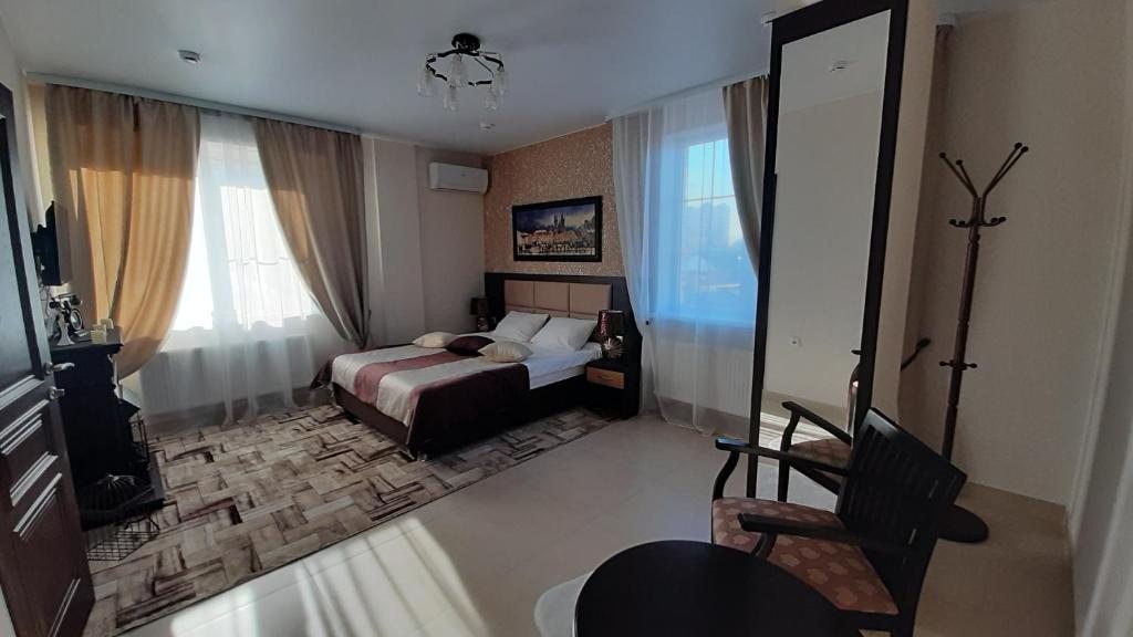 Сьюит (Улучшенный люкс с кроватью размера «king-size») апарт-отеля Дача Хаус, Ростов-на-Дону