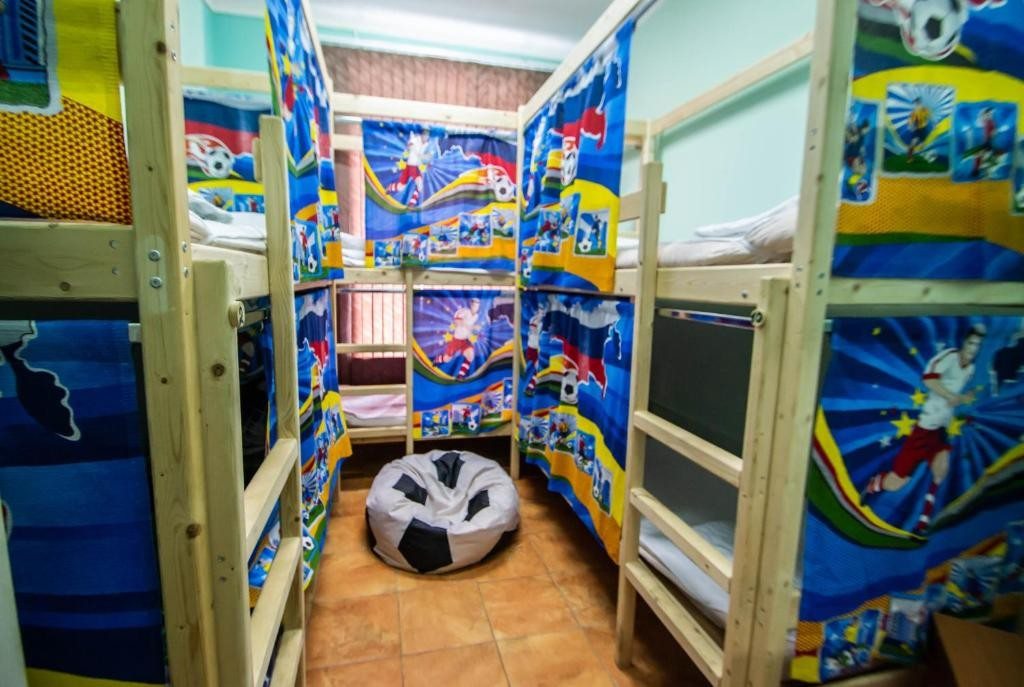 Номер (Кровать в общем 6-местном номере для мужчин и женщин) хостела Champion, Нижний Новгород