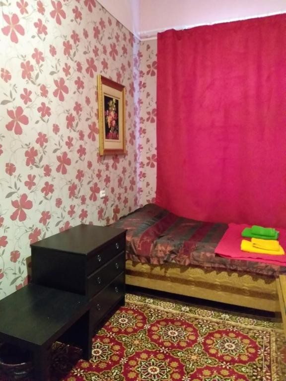 Двухместный (Двухместный номер с двуспальной кроватью и дополнительной кроватью) отеля Bed Madame Gritsatsuyeva, Санкт-Петербург