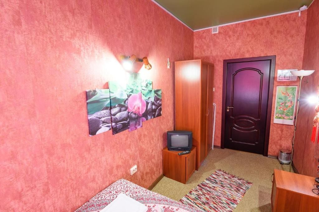 Двухместный (Бюджетный двухместный номер с 1 кроватью или 2 отдельными кроватями и общей ванной комнатой) гостевого дома Kon-Tiki, Санкт-Петербург