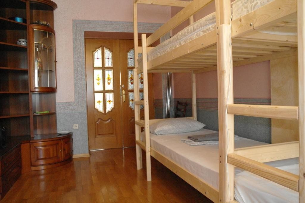 Номер (Кровать в общем номере для женщин с 4 кроватями) гостевого дома Комнаты в центре на Фрунзе, Новосибирск