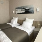 Двухместный (Двухместный номер с 2 отдельными кроватями и видом на озеро), Отель F911 Яхт Клуб