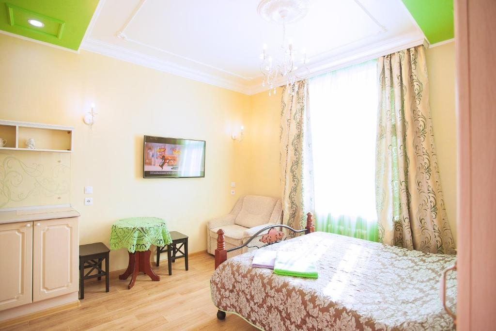 Трехместный (Трехместный номер с ванной комнатой) отеля Mini-Apartments on Sverdlova, Екатеринбург