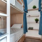 Десятиместный (Кровать в 10-и местном общем номере повышенной комфортности), Roomy Hostel