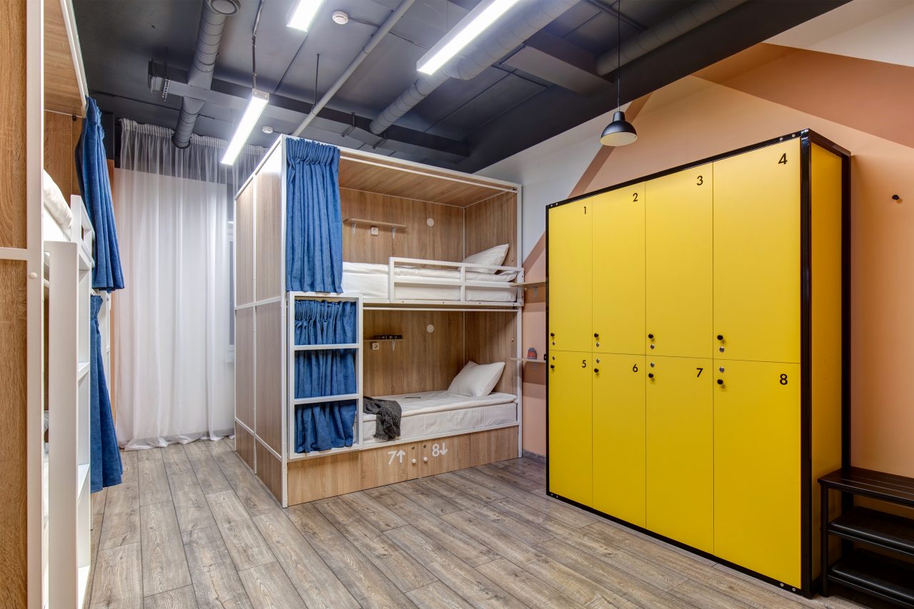 Восьмиместный (Кровать в общем 8-местном номере для мужчин и женщин) хостела Roomy Hostel, Екатеринбург