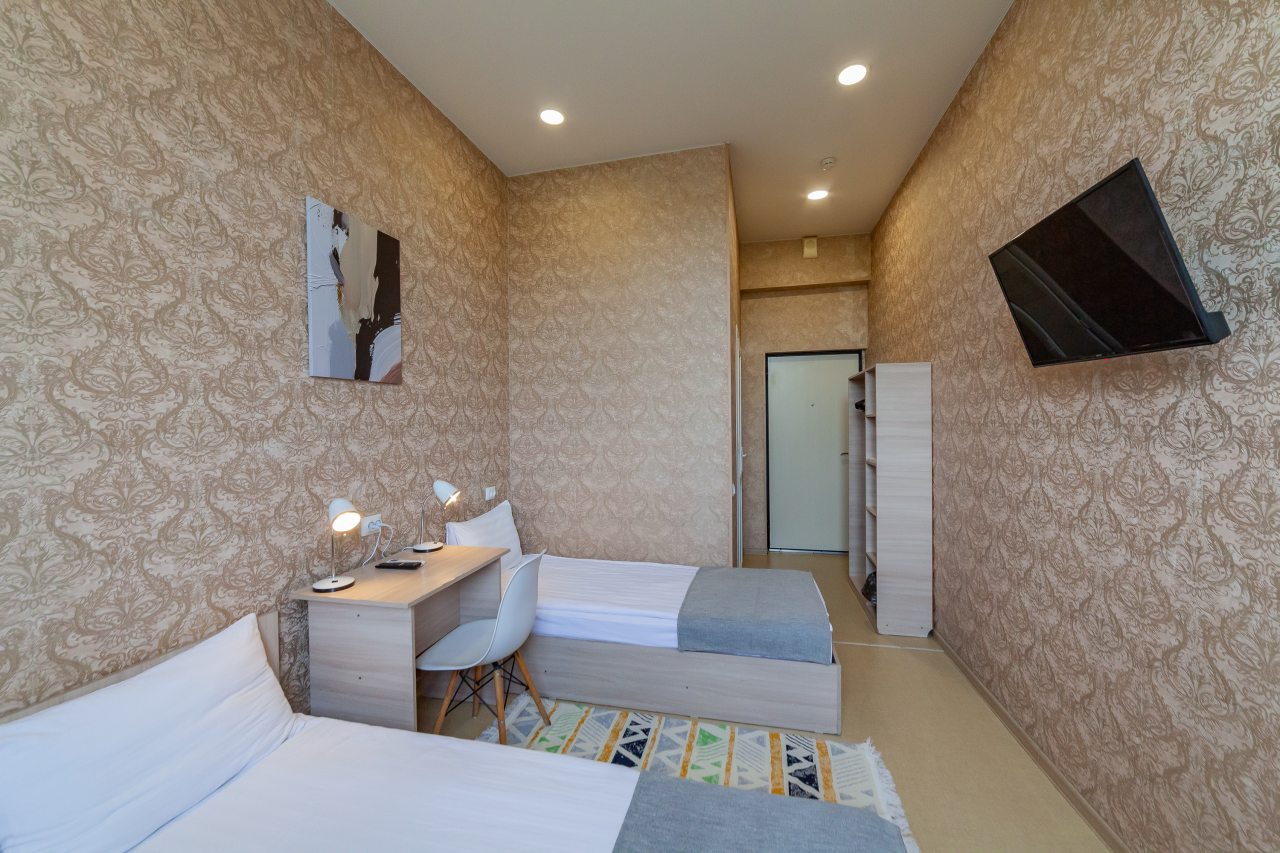 Трехместный, Отель Бирюза