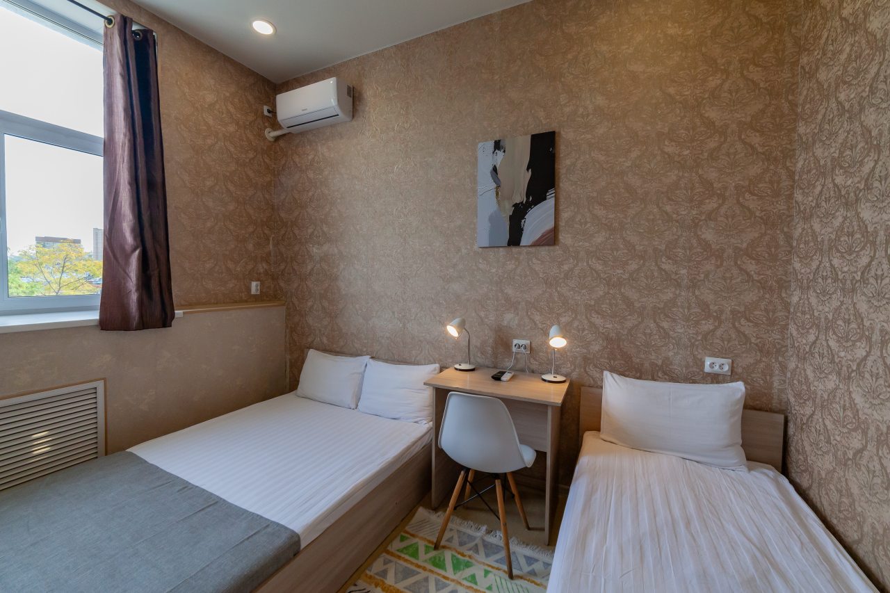 Трехместный, Отель Бирюза