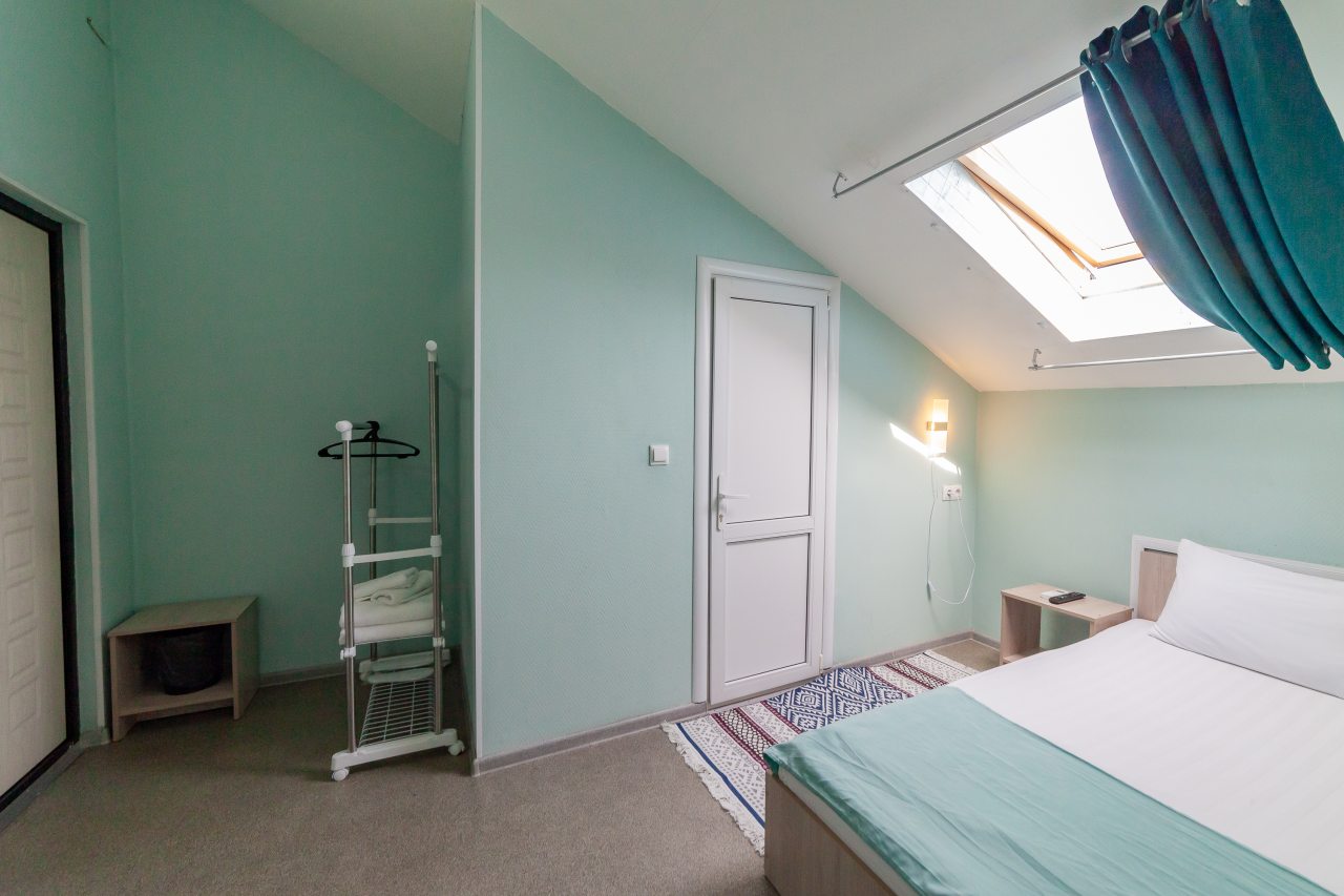 Двухместный (С двуспальной кроватью мансардного типа), Отель Бирюза