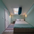 Двухместный (С двуспальной кроватью мансардного типа), Отель Бирюза