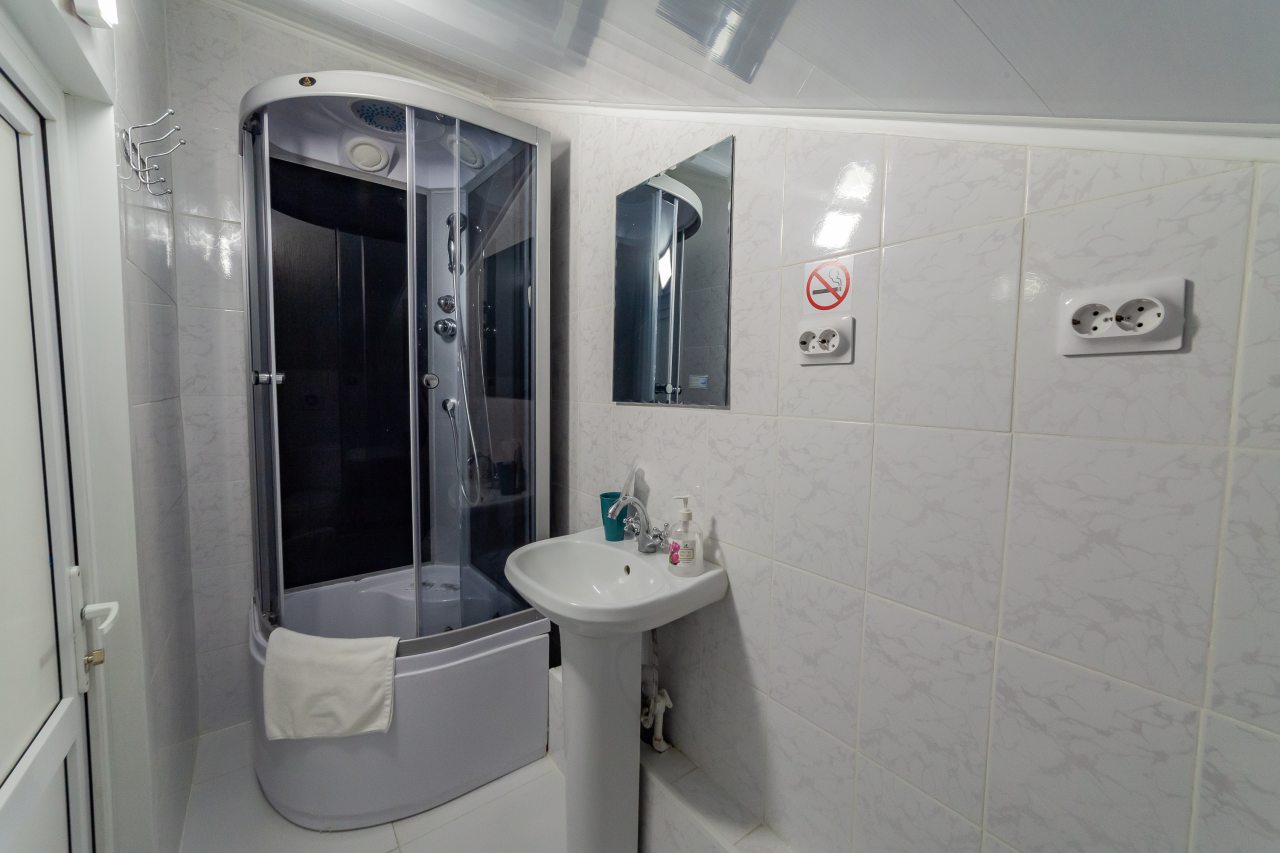 Двухместный (С двуспальной кроватью мансардного типа), Отель Бирюза