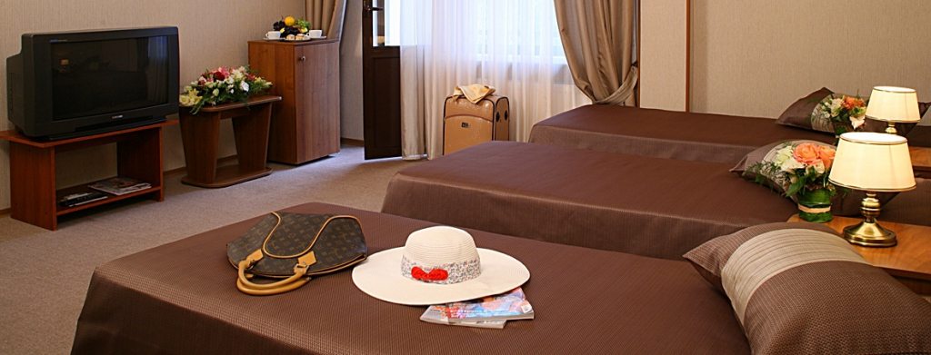 Трёхместный и более (Семейный) отеля Golden Resort, Алушта
