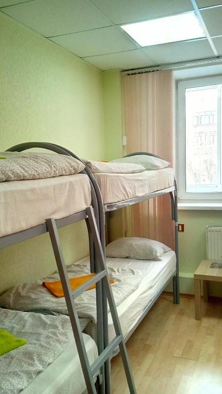 Восьмиместный (Койко-место в 8-местном общем номере для мужчин) хостела Радуга, Екатеринбург
