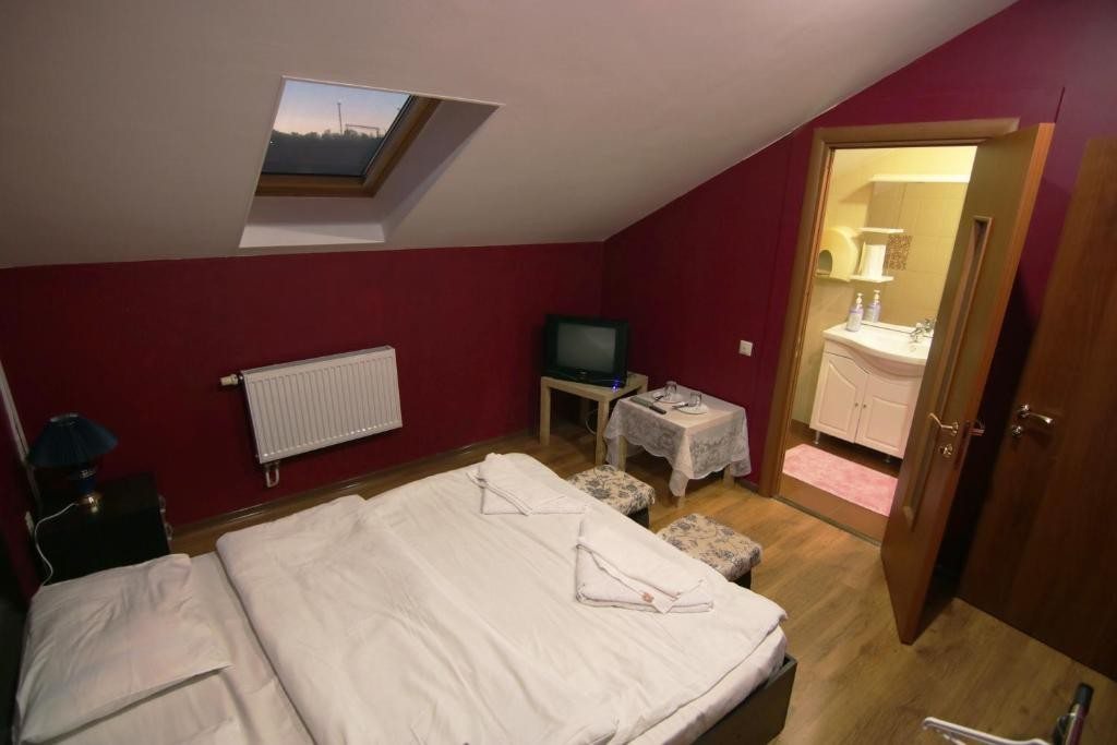 Двухместный (Двухместный номер с 1 кроватью и собственной ванной комнатой) хостела House Sochi, Адлер