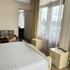 Апартаменты (Трехместный номер с кухней и балконом), Гостевой дом Мзымта