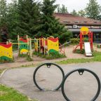 Детская площадка на улице, Отель История