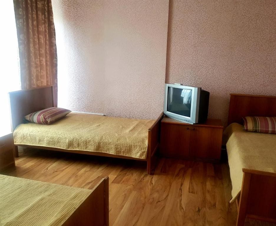 Трехместный (Бюджетный трехместный номер) гостиницы Авеню, Астрахань
