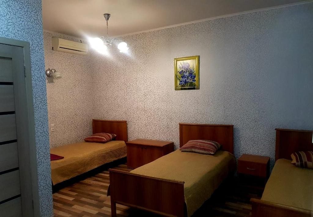 Четырехместный (Классический четырехместный номер) гостиницы Авеню, Астрахань