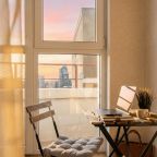 Апартаменты (Делюкс с видом на центральную улицу (65)), Depart ApartHotel Open Space In Bolshoy