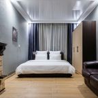 Апартаменты (С камином, балконом и видом на центральную улицу), Depart ApartHotel Open Space In Bolshoy