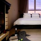 Апартаменты (С камином, балконом и видом на центральную улицу), Depart ApartHotel Open Space In Bolshoy
