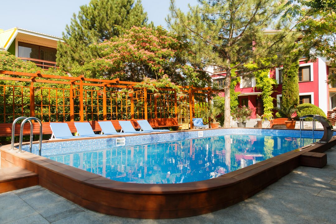 Открытый плавательный бассейн, Апарт-отель Вязовая роща