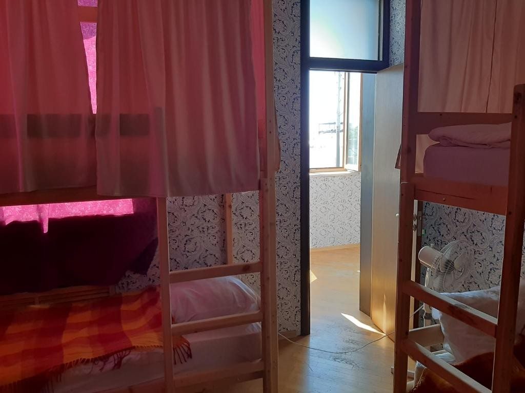 Номер (Кровать в общем номере для женщин с 4 кроватями) хостела На Кутузова, 30, Краснодар