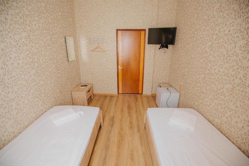 Двухместный (Стандартный двухместный номер с 2 отдельными кроватями) гостевого дома С геранью, Краснодар