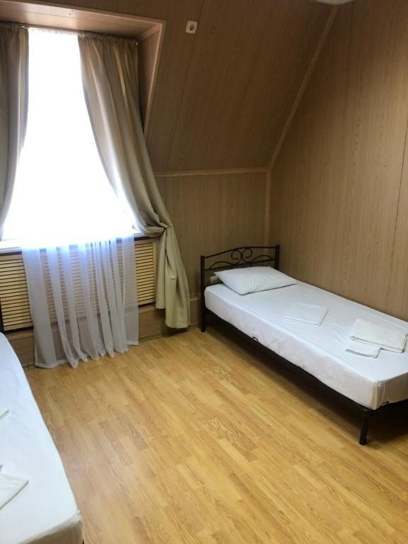 Номер (Односпальная кровать в общем номере) гостевого дома С геранью, Краснодар