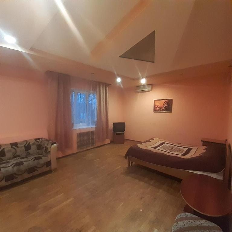 Трехместный (Стандартный трехместный номер) гостевого дома СИТИ, Краснодар