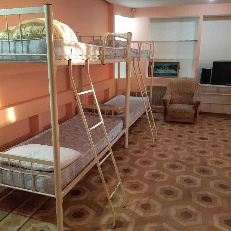 Номер (Спальное место на двухъярусной кровати в общем номере для мужчин) гостевого дома СИТИ, Краснодар