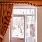 Коттедж (Коттедж № 3 или № 5), Отель Джунгли Загородный клуб Айвенго