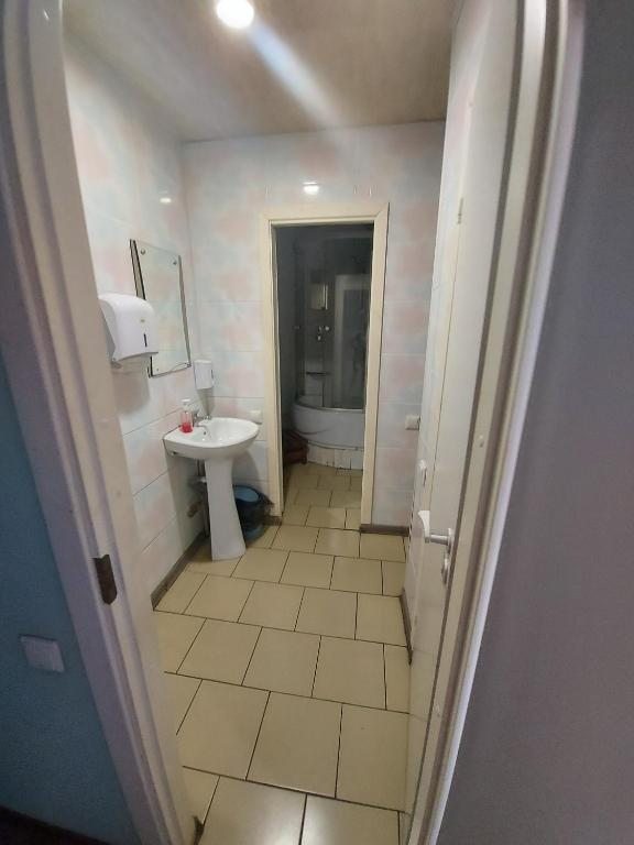 Двухместный (Двухместный номер с 2 отдельными кроватями и общей ванной комнатой) отеля Иван-Чай, Матросы