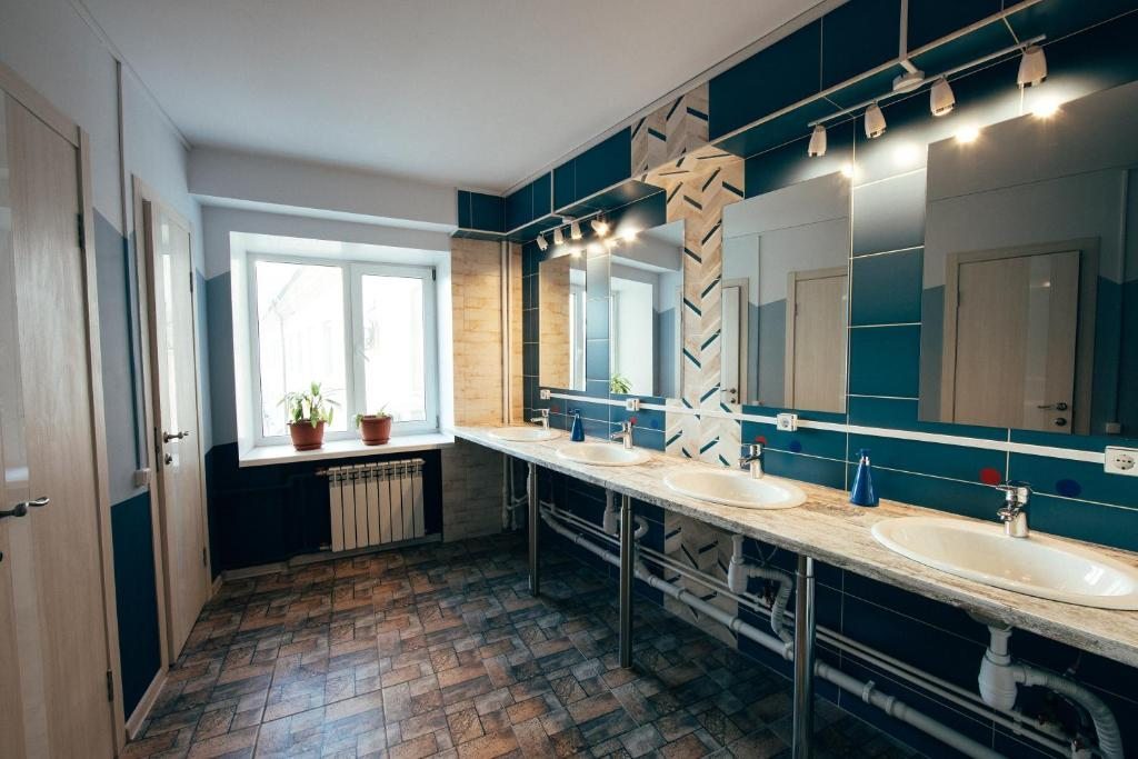 Трехместный (Трехместный номер эконом-класса с общей ванной комнатой) гостиницы Золотая Ригма, Хабаровск