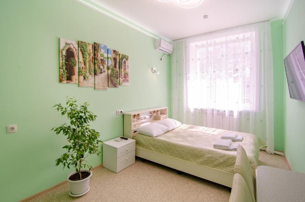 Двухместный (Двухместный номер с 1 кроватью и собственной ванной комнатой) мини-отеля МилСон, Хабаровск