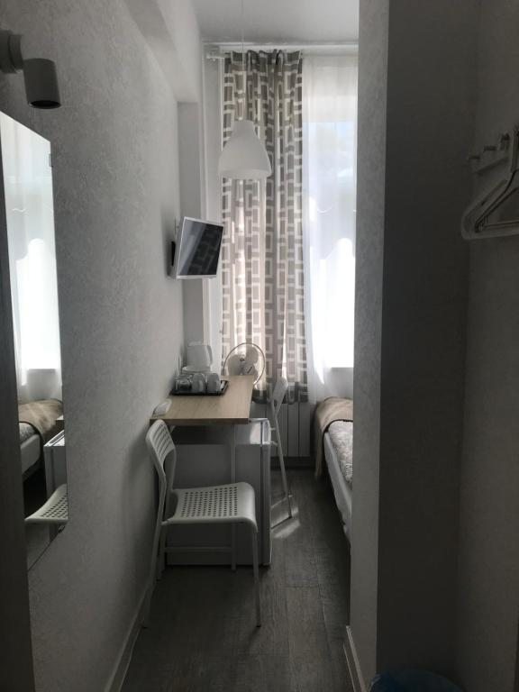 Двухместный (Небольшой двухместный номер с двуспальной кроватью и общей ванной комнатой) гостиницы СТОКГОЛЬМ, Уфа