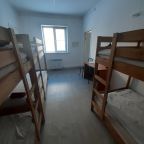 Трёхместный и более (КРОВАТЬ В ШЕСТИМЕСТНОМ МУЖСКОМ НОМЕРЕ), Raduga Hostel