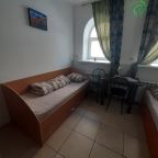 Трёхместный и более (КРОВАТЬ В ОБЩЕМ ШЕСТИМЕСТНОМ НОМЕРЕ), Raduga Hostel