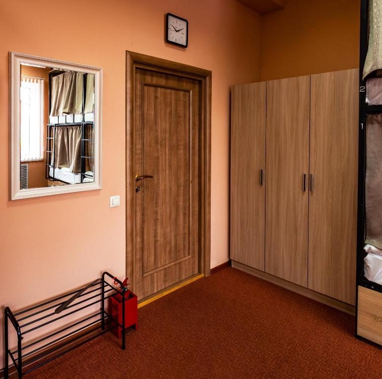 Номер (Односпальная кровать в общем номере для женщин) хостела Forum, Тюмень