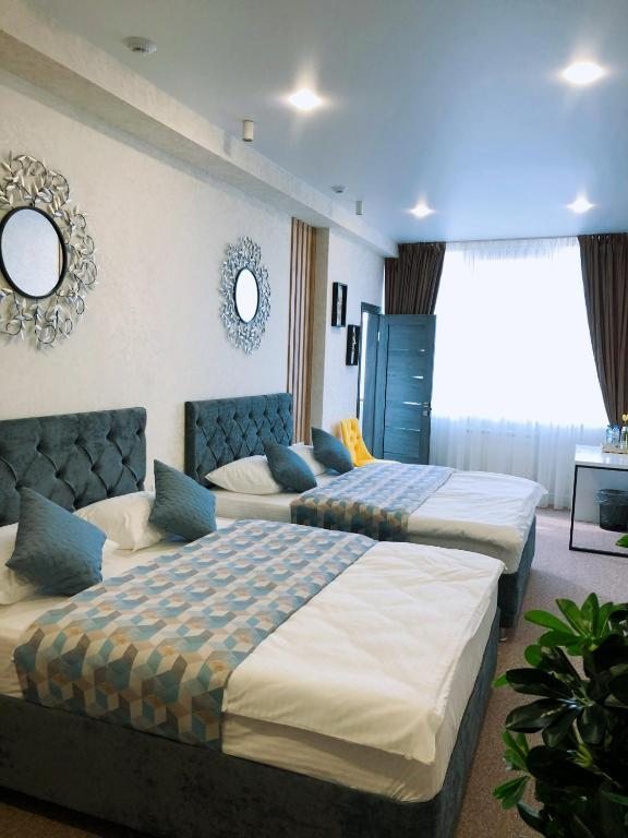 Четырехместный (Номер с 2 кроватями размера «king-size») отеля Июль, Ставрополь