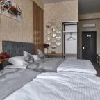 Трехместный (Трехместный номер Делюкс), July hotel