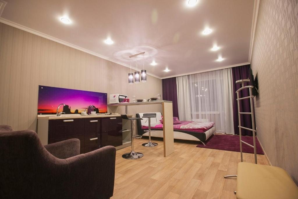 Двухместный (Улучшенный двухместный номер с 1 кроватью) апартамента КвартХаус на 70 лет Октября, Тольятти